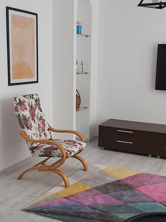 Chic Apartament Deva Exterior foto